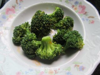 凉拌西兰花的做法步骤：6