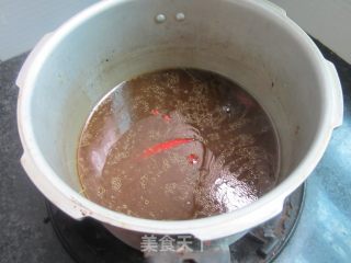 卤鸡腿的做法步骤：2