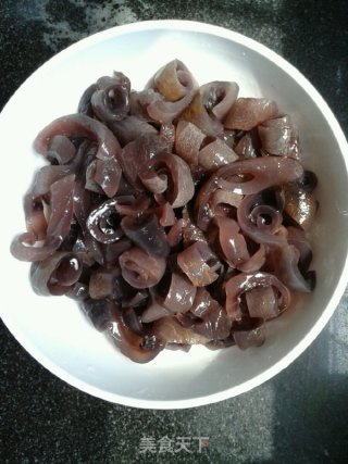 美味家常菜---酸辣海参的做法步骤：2