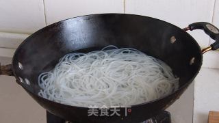 过桥米线的做法步骤：2