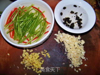 心蓝手制私房菜【菇鲜榨菜条】——冰淇淋流泪（书香恋）的做法步骤：2