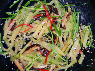 心蓝手制私房菜【菇鲜榨菜条】——冰淇淋流泪（书香恋）的做法步骤：7