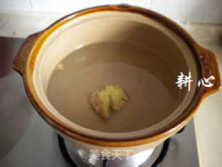 苹果炖鱼汤的做法步骤：2