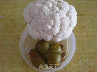 榨菜炒花菜的做法步骤：1