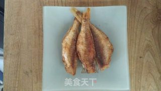 香煎咸鱼的做法步骤：2