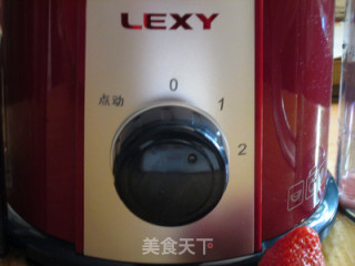 鲜榨草莓汁的做法步骤：6
