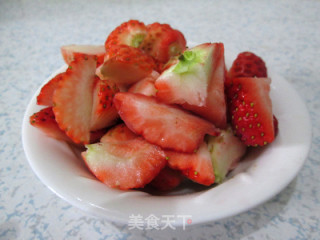 草莓鸡丁的做法步骤：2