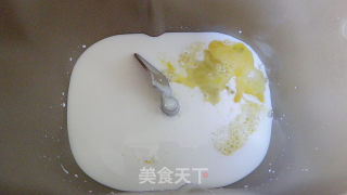 红糖炼奶吐司------专为女士打造的一款面包的做法步骤：3