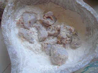 菠萝咕噜肉的做法步骤：3