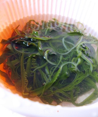 裙带豆芽素酱汤的做法步骤：2