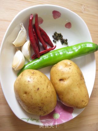 酸辣土豆丝的做法步骤：1