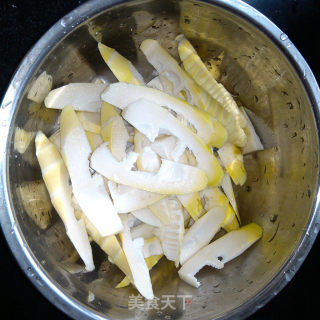 红烧春笋牛肉面的做法步骤：2