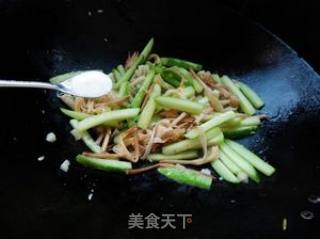 黄花菜炒黄瓜的做法步骤：6