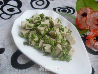 春天时令菜---香椿拌豆腐的做法步骤：7