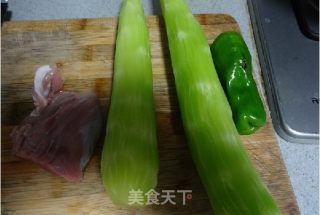莴苣炒肉的做法步骤：1