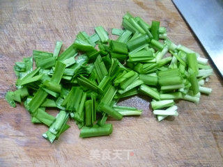 韭菜牛肉肠炒鸡蛋的做法步骤：6
