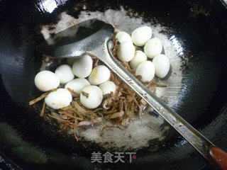 笋干菜烧鹌鹑蛋的做法步骤：6