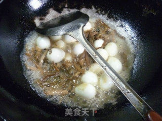 笋干菜烧鹌鹑蛋的做法步骤：7