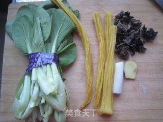 【木耳腐竹炒油菜】---美味小炒勺的做法步骤：1