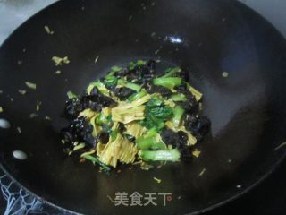 【木耳腐竹炒油菜】---美味小炒勺的做法步骤：10