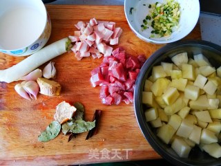 土豆烧牛肉的做法步骤：1
