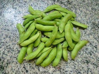 麻辣毛豆的做法步骤：1