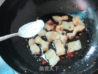 五花肉烧蒜苔的做法步骤：3