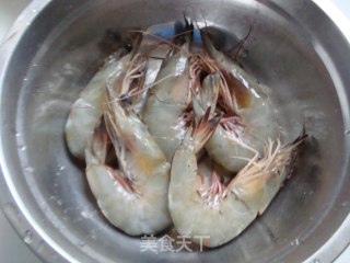 蚝油煎对虾的做法步骤：1