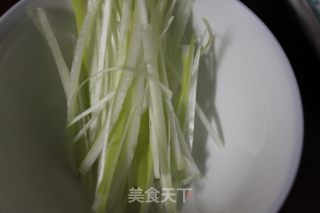 清蒸鲈鱼的做法步骤：3