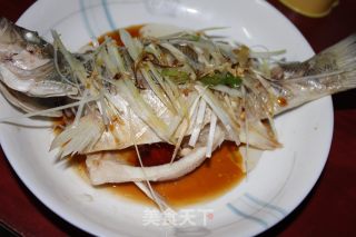 清蒸鲈鱼的做法步骤：6