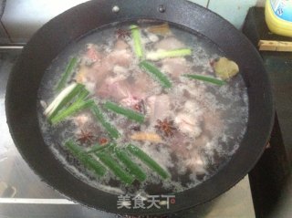 糖醋排骨的做法步骤：1