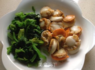 扇贝拌菠菜的做法步骤：1