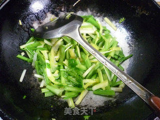 韭菜芽炒香芹的做法步骤：9