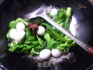 鹌鹑蛋烧菜芯的做法步骤：6