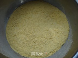 粮细作养眼又美容的【迷你胡萝卜窝窝头】的做法步骤：2