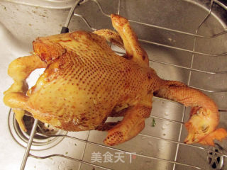 脱骨扒鸡的做法步骤：1