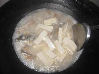 炸鱼块+鱼头豆腐汤的做法步骤：10
