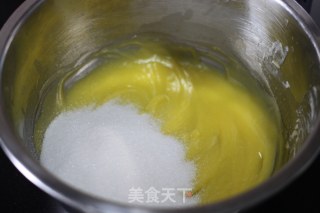 【菠萝翻转蛋糕】——酸甜滋味的美妙融合的做法步骤：1