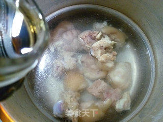 黑木耳牛心菜蹄髈汤的做法步骤：10