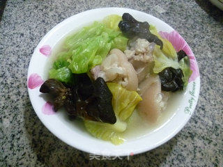 黑木耳牛心菜蹄髈汤的做法步骤：18