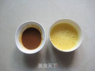 5分钟搞定东北人家至爱无敌下饭菜：大酱炒鸡蛋的做法步骤：2
