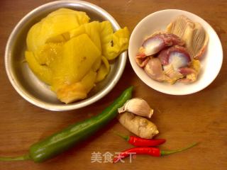 酸菜炒鸡珍的做法步骤：1