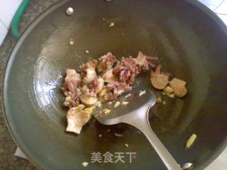 酸菜炒鸡珍的做法步骤：6