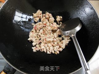 鲊辣椒炒肥肠的做法步骤：3