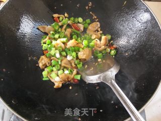 鲊辣椒炒肥肠的做法步骤：8