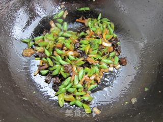 炒麻食的做法步骤：9