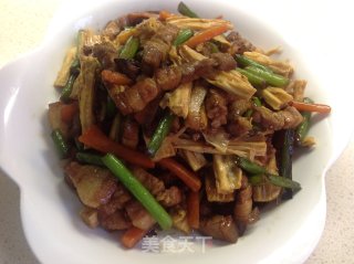 肉炒腐竹蒜台的做法步骤：8