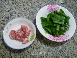 肉末韭菜炒茭白的做法步骤：2