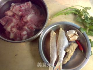 咸鱼蒸肉排的做法步骤：1