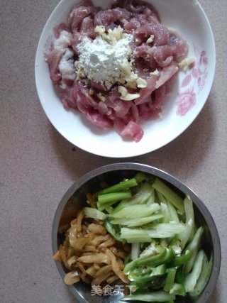 榨菜肉丝的做法步骤：2